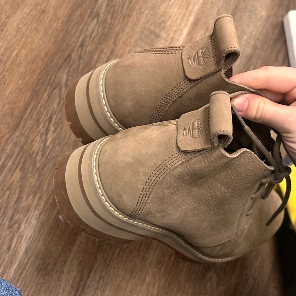 Timberland Women's Courmayeur Valley Chukka Boots in taupe nubuck leather - Picture 6 of 8